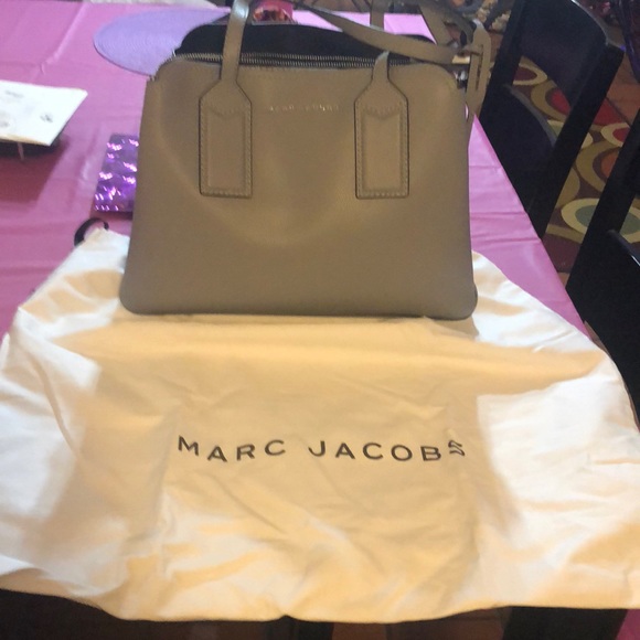 Marc Jacobs bag new has tiny stain - Picture 6 of 6